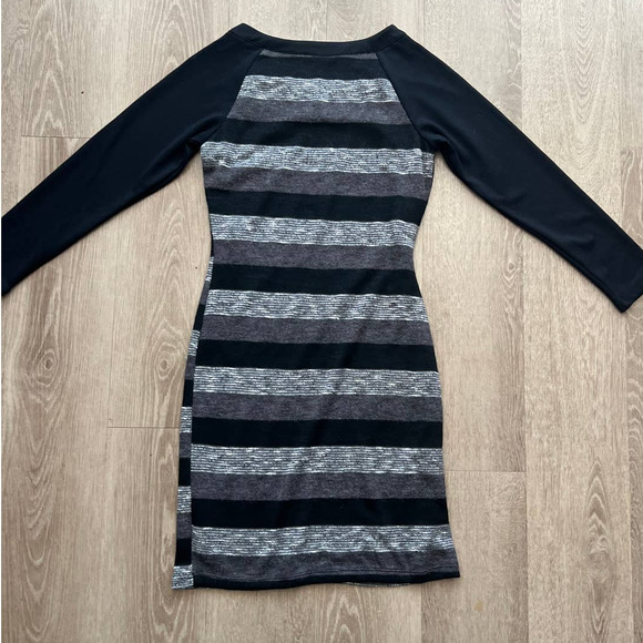 Three Pink Hearts XS Long Sleeve Fitted Black & Gray Horizontal Stripes - Picture 2 of 11